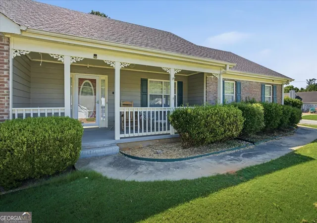 Photo 3 of Single family home for sale at 15 Ashton Ct, Covington, GA 30016 | MLS# 10780348 | Listing updated on 2026-08-25
