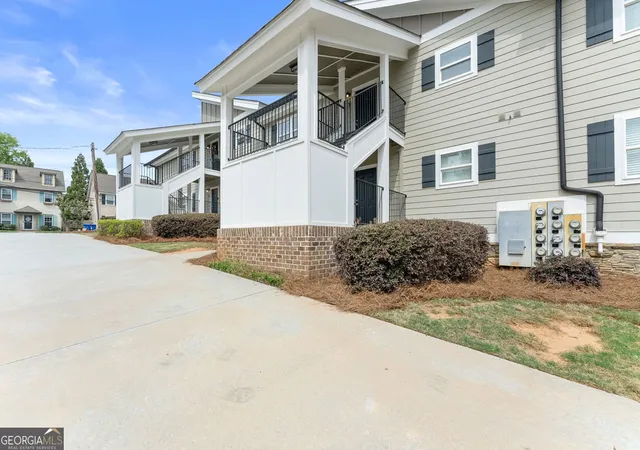Listing Photo 4 - Condo for sale in building located at 535 Forrest Ave, Gainesville, GA 30501