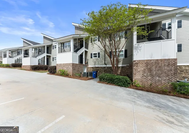 Listing Photo 5 - Condo for sale in building located at 535 Forrest Ave, Gainesville, GA 30501