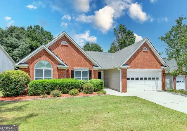 Photo 2 of Single family home for sale at 1581 Highland Bluff Ct, Suwanee, GA 30024 | MLS# 10821767 | Listing updated on 2026-10-02