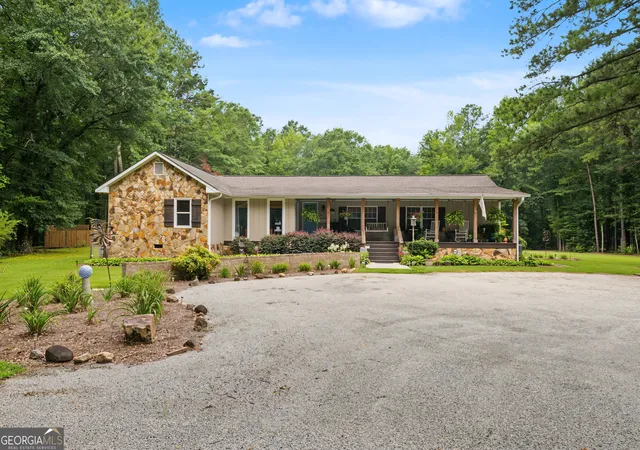 2nd image of 331 Clearwater Rd, Sharpsburg, GA 30277 | MLS# 10817804