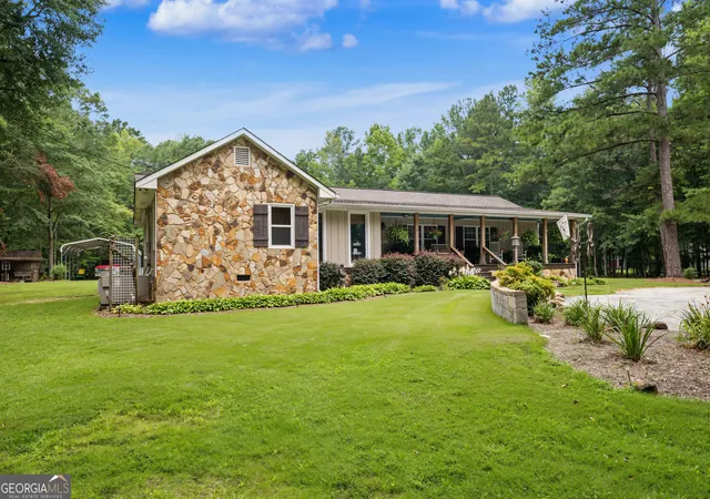 Photo 3 of Sale Pending at 331 Clearwater Rd, Sharpsburg, GA 30277 | MLS# 10817804 | Listing updated on 2026-08-27