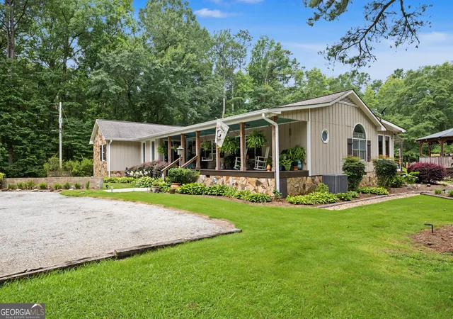 Photo 4 of Sale Pending at 331 Clearwater Rd, Sharpsburg, GA 30277 | MLS# 10817804 | Listing updated on 2026-08-27