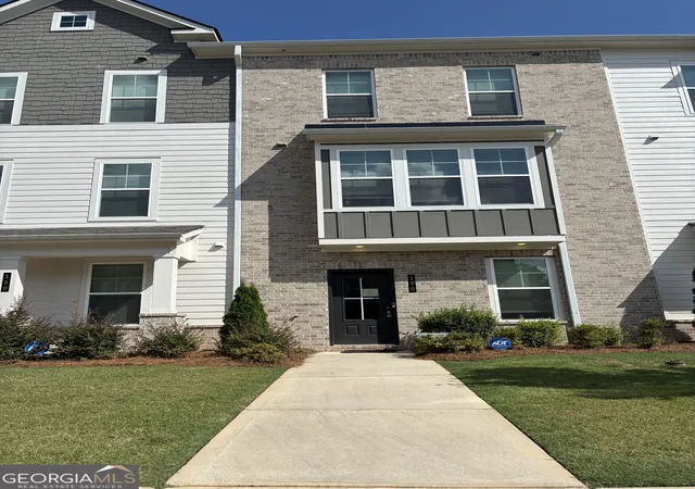 Photo 1 of Townhouse for sale at 170 Wallace St, Fayetteville, GA 30214 | MLS# 10826063 | Listing updated on 2026-08-28