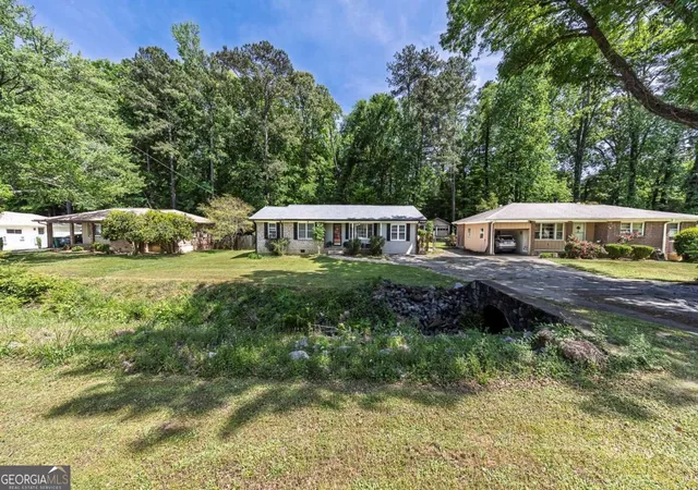 Photo 3 of Single family home for sale at 3105 Highland Dr Se, Smyrna, GA 30080 | MLS# 10740109 | Listing updated on 2026-09-13