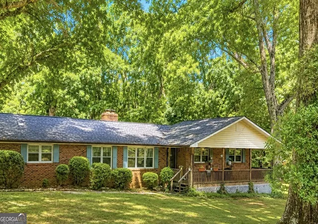 Photo 2 of Single family home for sale at 3931 Green Dr, Gainesville, GA 30506 | MLS# 10834345 | Listing updated on 2026-09-10