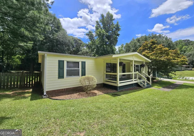 image of 2950 Broadnax Dr, Loganville, GA 30052 | MLS# 10795000