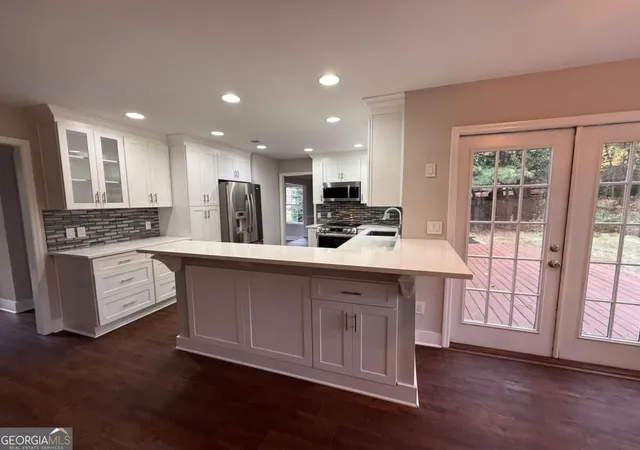 Photo 4 of Single family home for sale at 5325 Hillgate Xing, Alpharetta, GA 30005 | MLS# 10830342 | Listing updated on 2026-10-29