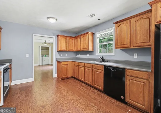 Photo 3 of Single family home for sale at 84 Hidden Lakes Ct, Newnan, GA 30263 | MLS# 10797006 | Listing updated on 2026-08-09