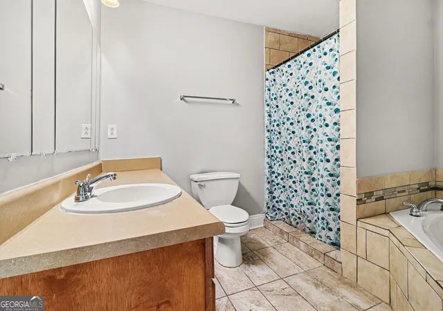 Photo 4 of Single family home for sale at 84 Hidden Lakes Ct, Newnan, GA 30263 | MLS# 10797006 | Listing updated on 2026-08-09