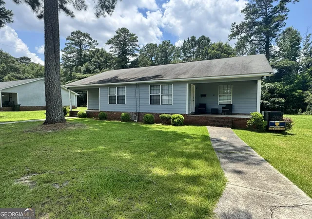 Homes for sale in Fort Valley, GA | 106 S Montrose St, Fort Valley, GA 31030 | MLS# 10800520