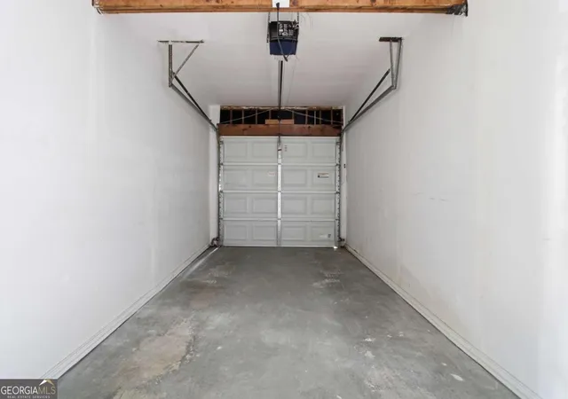 2nd image of 1329 Surrey Ln SW, Marietta, GA 30008