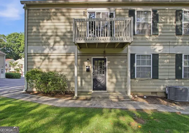 2nd image of 1329 Surrey Ln Sw #7, Marietta, GA 30008 | MLS# 10797642