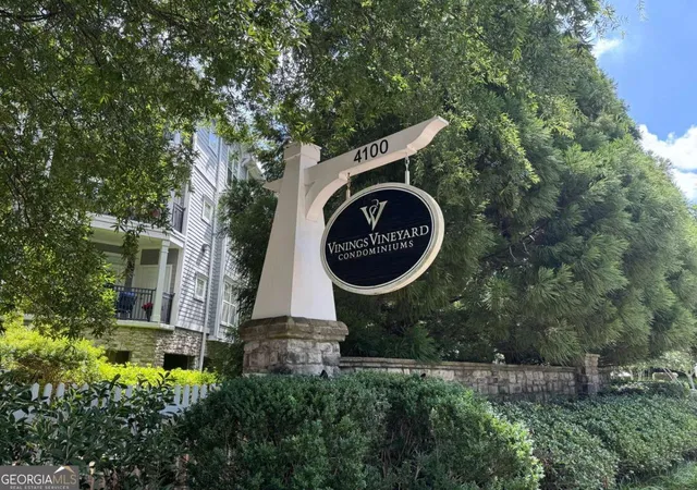 Listing Photo 2 - Condo for sale in building located at 4100 Paces Walk Se, Atlanta, GA 30339 - Unit #1102