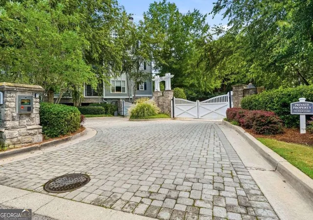 Listing Photo 3 - Condo for sale in building located at 4100 Paces Walk Se, Atlanta, GA 30339 - Unit #1102