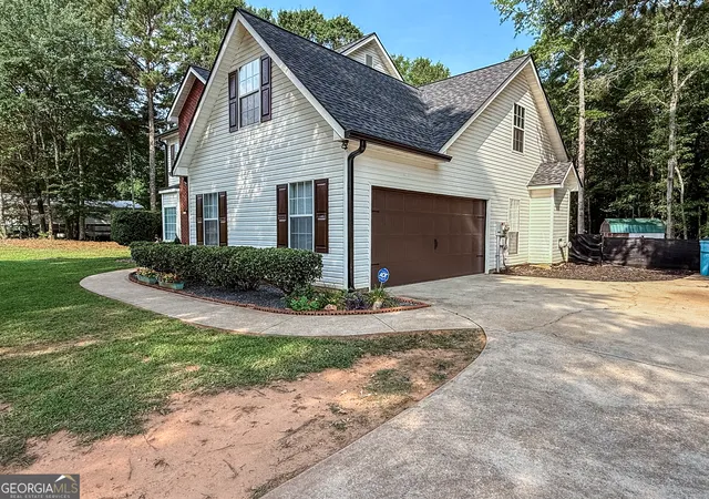 Photo 4 of Single family home for sale at 105 Avalon Dr, Mcdonough, GA 30252 | MLS# 10794594 | Listing updated on 2026-09-09