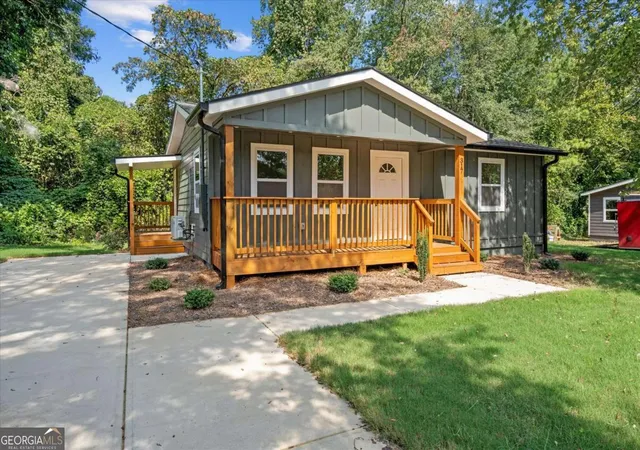 Photo 3 of Single family home for sale at 317 Bledsoe St, Carrollton, GA 30117 | MLS# 10800731 | Listing updated on 2026-07-21