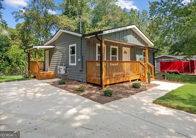 Photo 3 of Single family home for sale at 317 Bledsoe St, Carrollton, GA 30117 | MLS# 10800731 | Listing updated on 2026-07-21