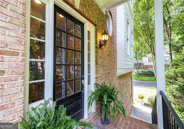 Photo 3 of Townhouse for sale at 5492 Glenridge Dr #524, Atlanta, GA 30342 | MLS# 10836210 | Listing updated on 2026-09-14