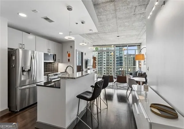 4th image of 44 Peachtree Pl Nw #1733, Atlanta, GA 30309 | MLS# 10800961