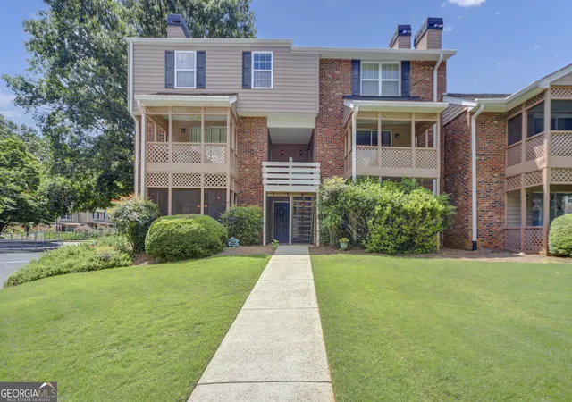 Photo 2 of Condo for sale at 330 Quail Run, Roswell, GA 30076 | MLS# 10812968 | Listing updated on 2026-09-18
