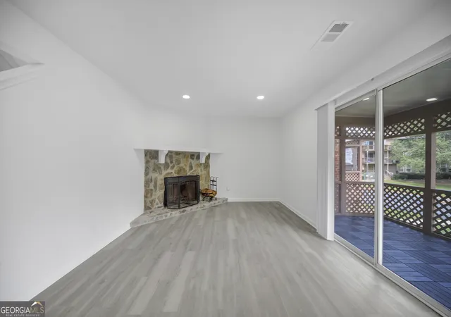 Photo 3 of Condo for sale at 330 Quail Run, Roswell, GA 30076 | MLS# 10812968 | Listing updated on 2026-09-18
