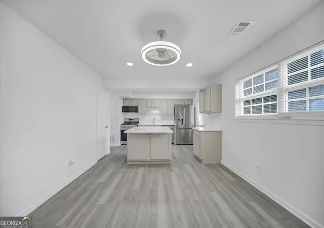 Photo 4 of Condo for sale at 330 Quail Run, Roswell, GA 30076 | MLS# 10812968 | Listing updated on 2026-09-18
