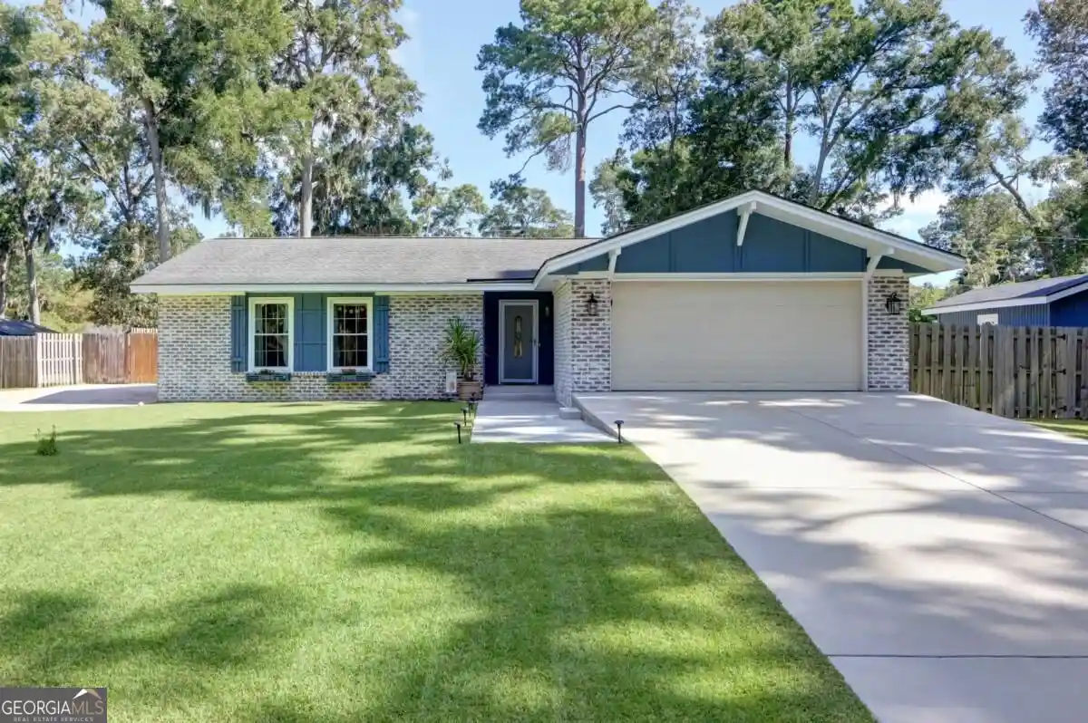 Photo 1 of Single family home for sale at 6 Coffee Woods Dr, Savannah, GA 31419 | MLS# 10868659 | Listing updated on 2026-10-28
