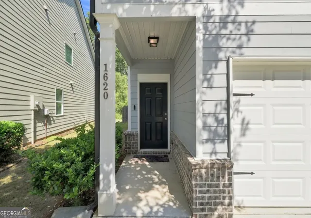 Photo 3 of Single family home for sale at 1620 Jacobs Wy, Stone Mountain, GA 30083 | MLS# 10826971 | Listing updated on 2026-09-19