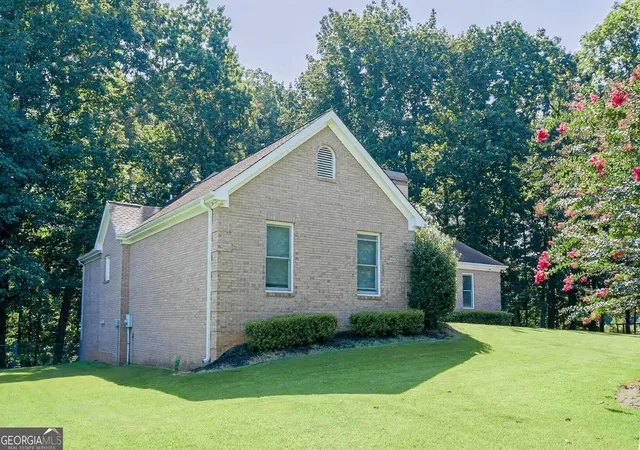 Photo 3 of Single family home for sale at 647 Than Skinner Rd, Winder, GA 30680 | MLS# 10829140 | Listing updated on 2026-10-08