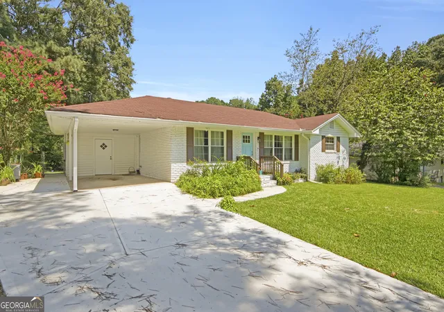 Photo 2 of Sale Pending at 190 Palms Ln Sw, Mableton, GA 30126 | MLS# 10596190 | Listing updated on 2025-10-22