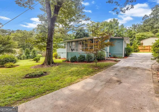 2nd image of 5480 Lucile Ave, Stone Mountain, GA 30083 | MLS# 10811813