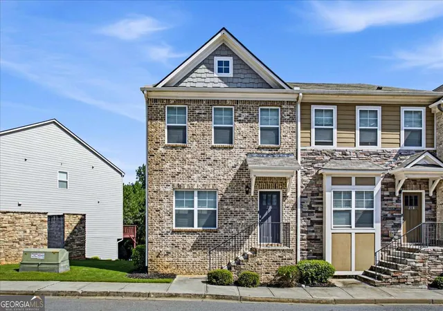 Photo 2 of Townhouse for sale at 256 Ismal Dr Sw, Atlanta, GA 30331 | MLS# 10825495 | Listing updated on 2026-08-27