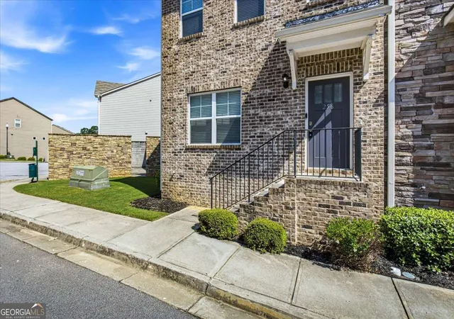 Photo 3 of Townhouse for sale at 256 Ismal Dr Sw, Atlanta, GA 30331 | MLS# 10825495 | Listing updated on 2026-10-27