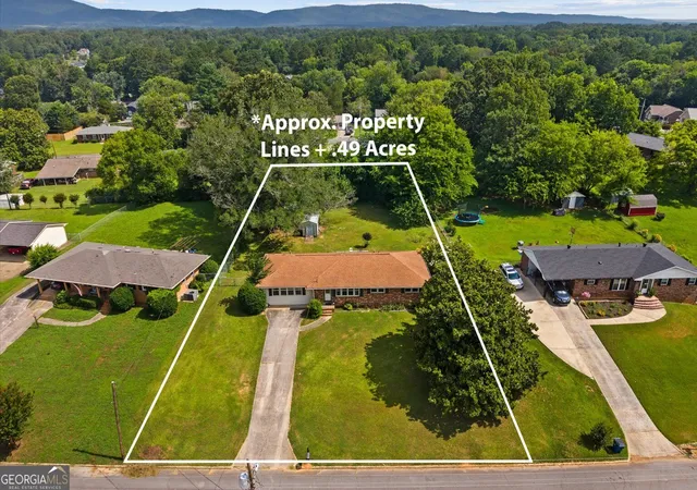 2nd image of 8 Cameo Dr, Rome, GA 30165 | MLS# 10830002