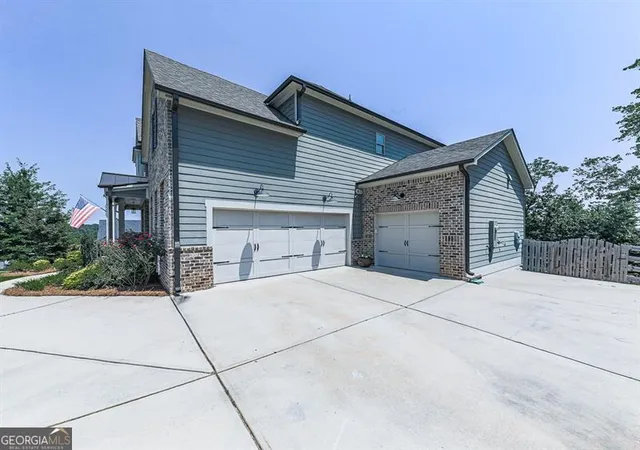 Photo 3 of Sale Pending at 433 Parkbrook Wy, Canton, GA 30114 | MLS# 10818700 | Listing updated on 2026-08-24