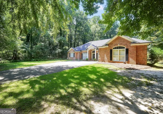 Photo 3 of Sale Pending at 2434 Creekside Tr, Jonesboro, GA 30236 | MLS# 10833646 | Listing updated on 2026-09-03