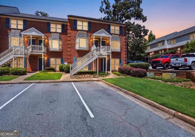 2nd image of 1515 Lumpkin St #222, Athens, GA 30605 | MLS# 10828958