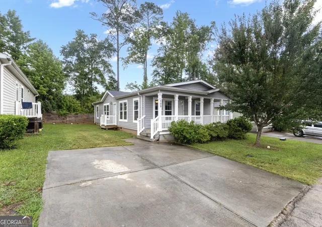 2nd image of 109 Willow Dr E, Newnan, GA 30263 | MLS# 10799166