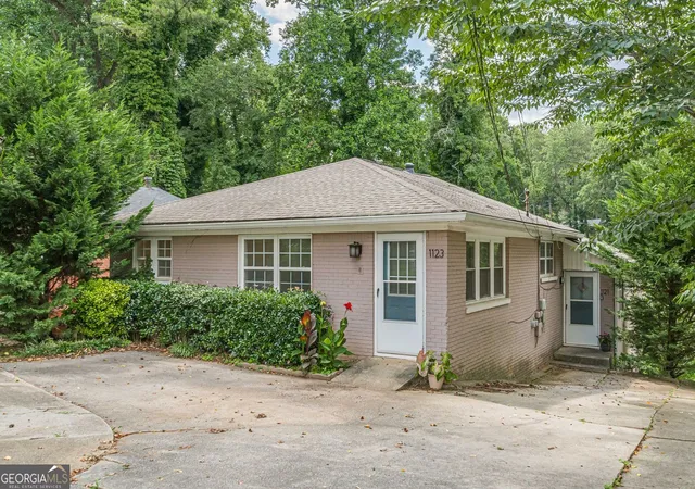 1st image of 1121 Glendale Dr, Atlanta, GA 30344 | MLS# 10803275