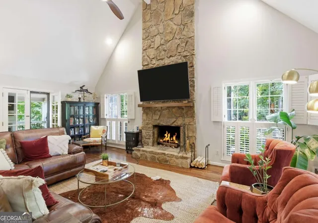 Photo 3 of Single family home for sale at 713 N Saint Marys Ln Nw, Marietta, GA 30064 | MLS# 10825747 | Listing updated on 2026-09-30