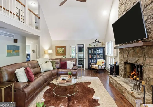 Photo 4 of Single family home for sale at 713 N Saint Marys Ln Nw, Marietta, GA 30064 | MLS# 10825747 | Listing updated on 2026-09-30