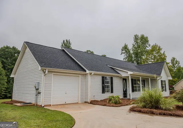 Photo 4 of Single family home for sale at 156 Whispering Pines Trl, Milner, GA 30257 | MLS# 10835608 | Listing updated on 2026-10-08