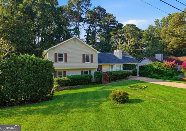 2nd image of 1380 Ashbrook Dr Nw, Lawrenceville, GA 30043 | MLS# 10826029