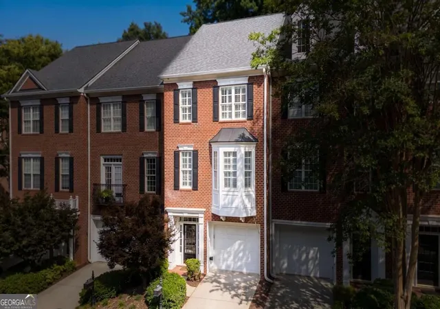 Photo 2 of Sale Pending at 1806 Waters Edge Trl, Roswell, GA 30075 | MLS# 10823013 | Listing updated on 2026-09-04