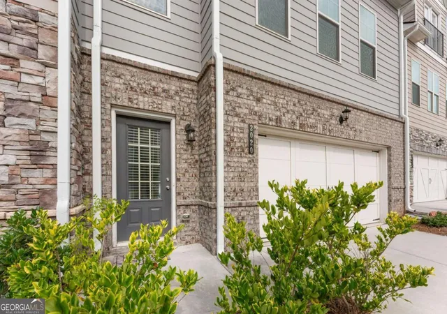 Homes for sale in Cumming, GA | 2020 Manor Pointe Dr #19, Cumming, GA 30041 | MLS# 10798546