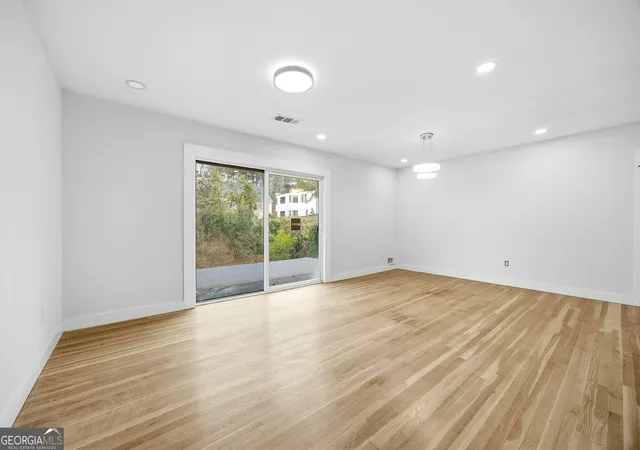 Photo 2 of Single family home for sale at 42 Belle Isle Rd, Atlanta, GA 30342 | MLS# 10835036 | Listing updated on 2026-09-11