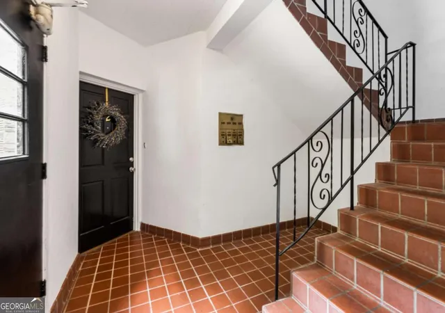 Listing Photo 4 - Condo for sale in building located at 2477 N Decatur Rd, Decatur, GA 30033 - Unit #B2