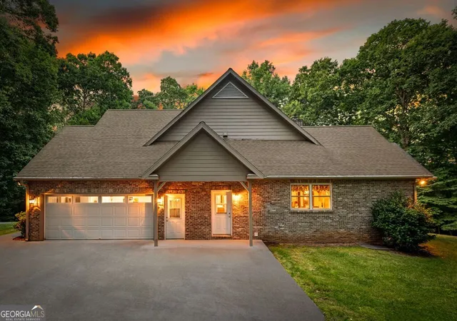 Photo 3 of Single family home for sale at 541 Davis Rd, Blue Ridge, GA 30513 | MLS# 10804578 | Listing updated on 2026-09-18