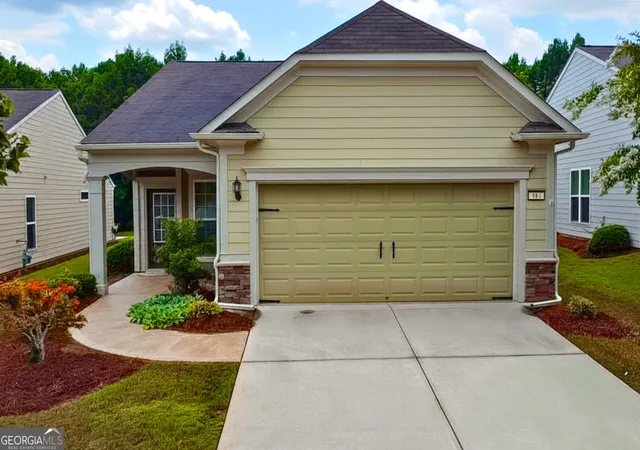 Photo 2 of Sale Pending at 347 Sandy Springs Dr, Griffin, GA 30223 | MLS# 10822035 | Listing updated on 2026-09-08
